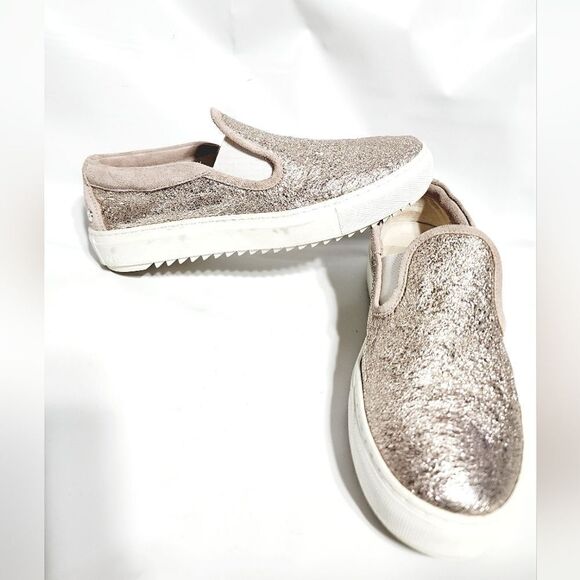 AGL   - Picture 1 of 11